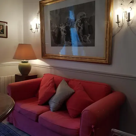 Couette-café Château De Salvert - Appartement&chambre D'hôtes 3*