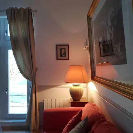 Chateau De Salvert - & Chambre D'hotes Bed & Breakfast 3*