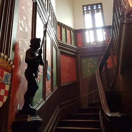 Couette-café Château De Salvert - Appartement&chambre D'hôtes Neuillé