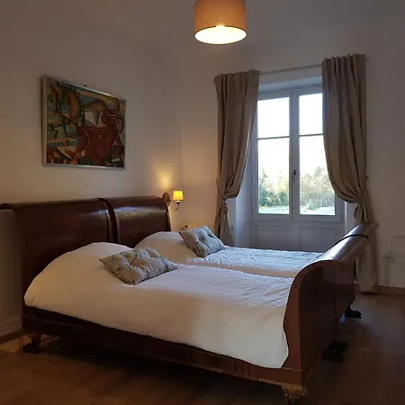 Couette-café Château De Salvert - Appartement&chambre D'hôtes 3*